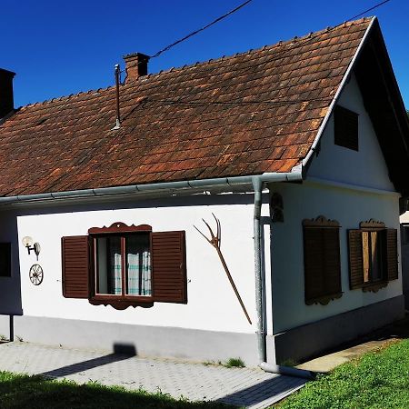 Orseg Kincse Guest House Hegyhátszentjakab Exterior photo
